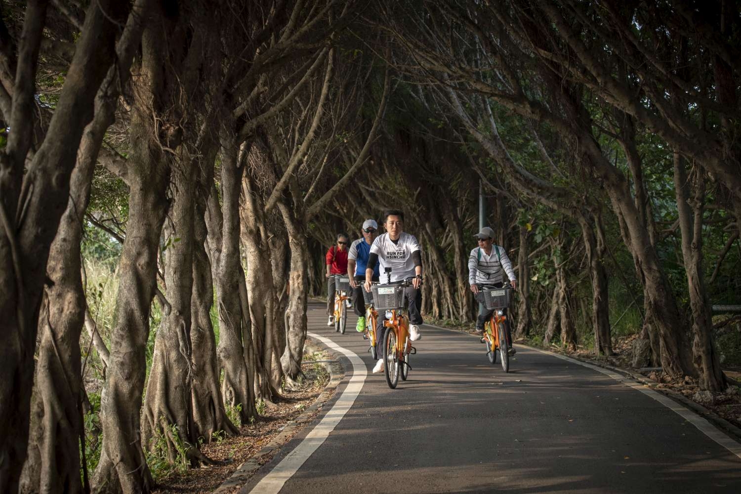 09市長林智堅騎腳踏車體驗17公里海岸線