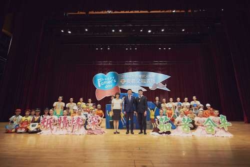 5.育賢國中舞蹈班與市長合照。